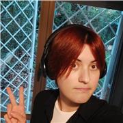 Uno studente straniero impartisce lezioni di inglese, russo e anche italiano a livello base